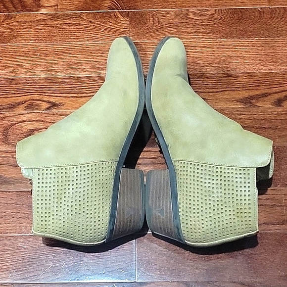 Call It Spring beige ankle booties, EUC🎉🎊 - Picture 6 of 8